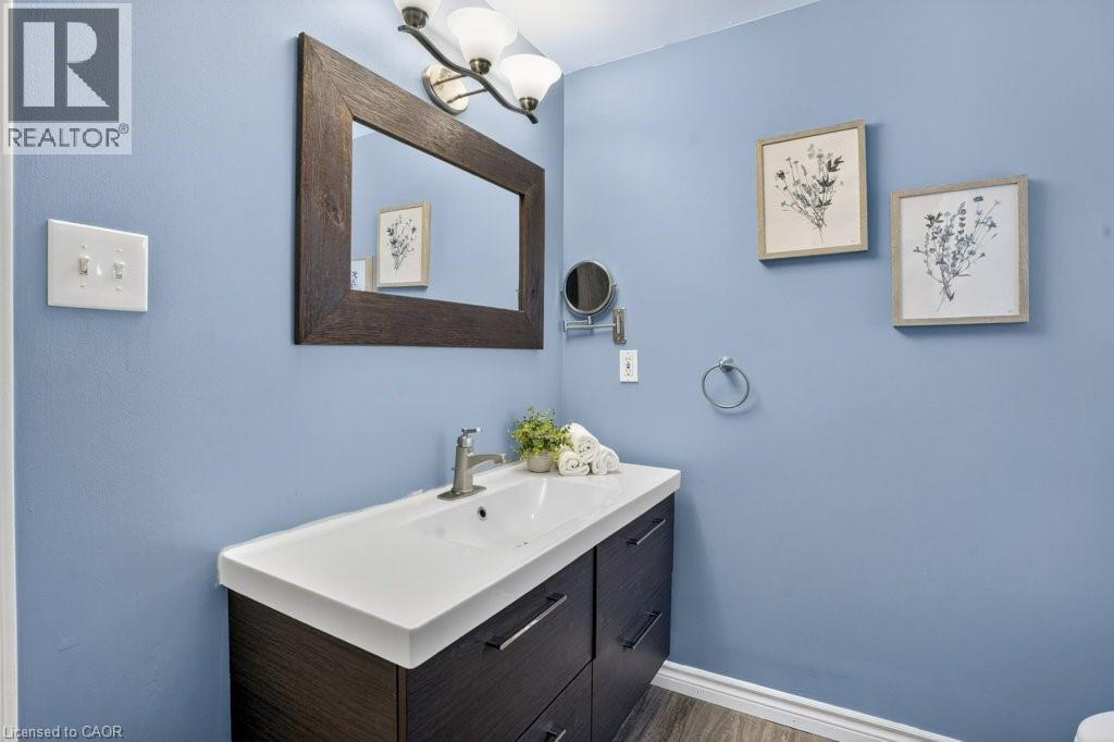 4pc Bath on 2nd floor - 222 Grey Fox Drive, Kitchener, ON - Indoor Photo Showing Bathroom