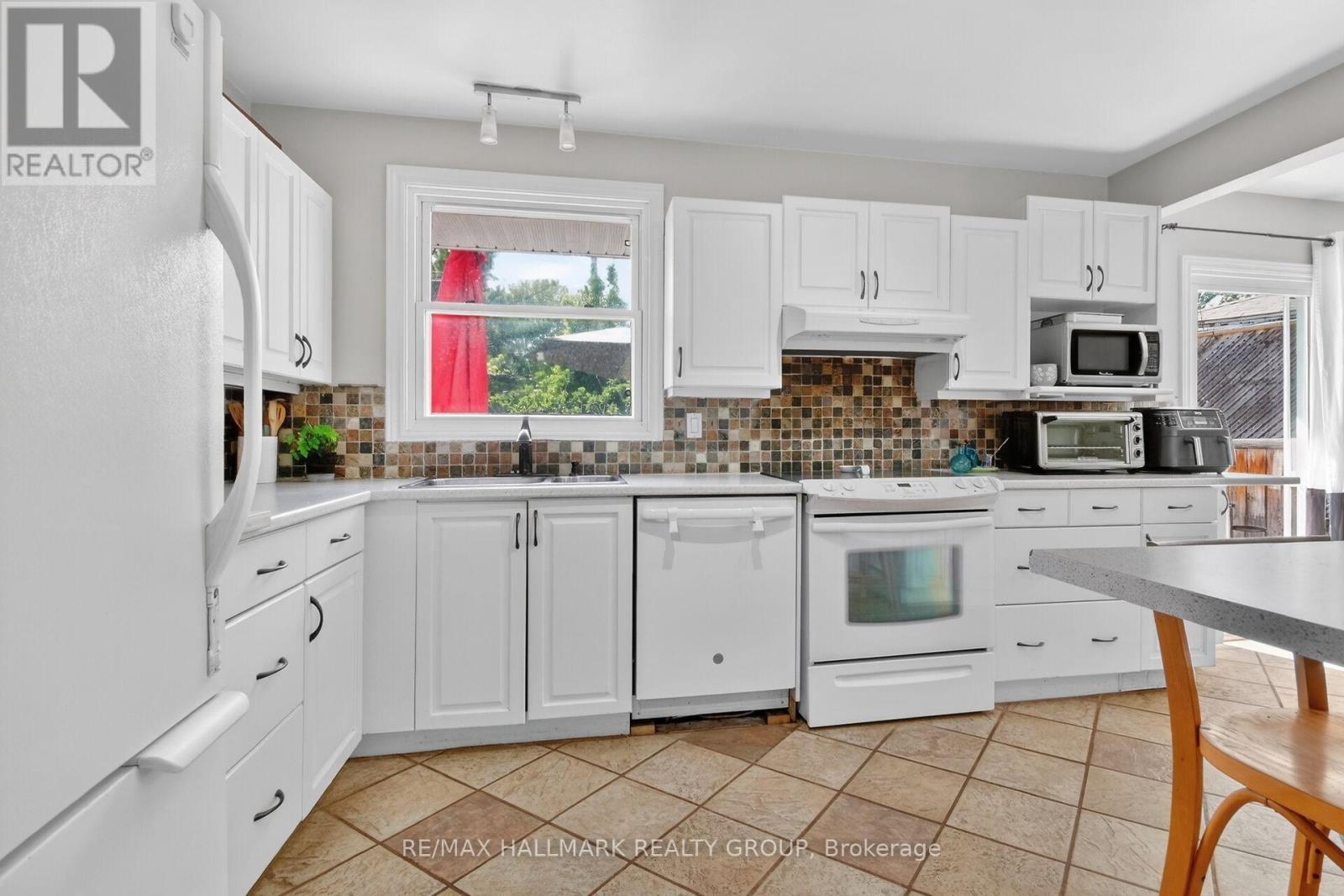 2966 Linton Road, Ottawa, ON - Indoor Photo Showing Kitchen