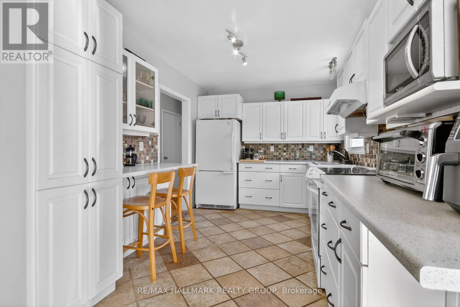 2966 Linton Road, Ottawa, ON - Indoor Photo Showing Kitchen With Double Sink