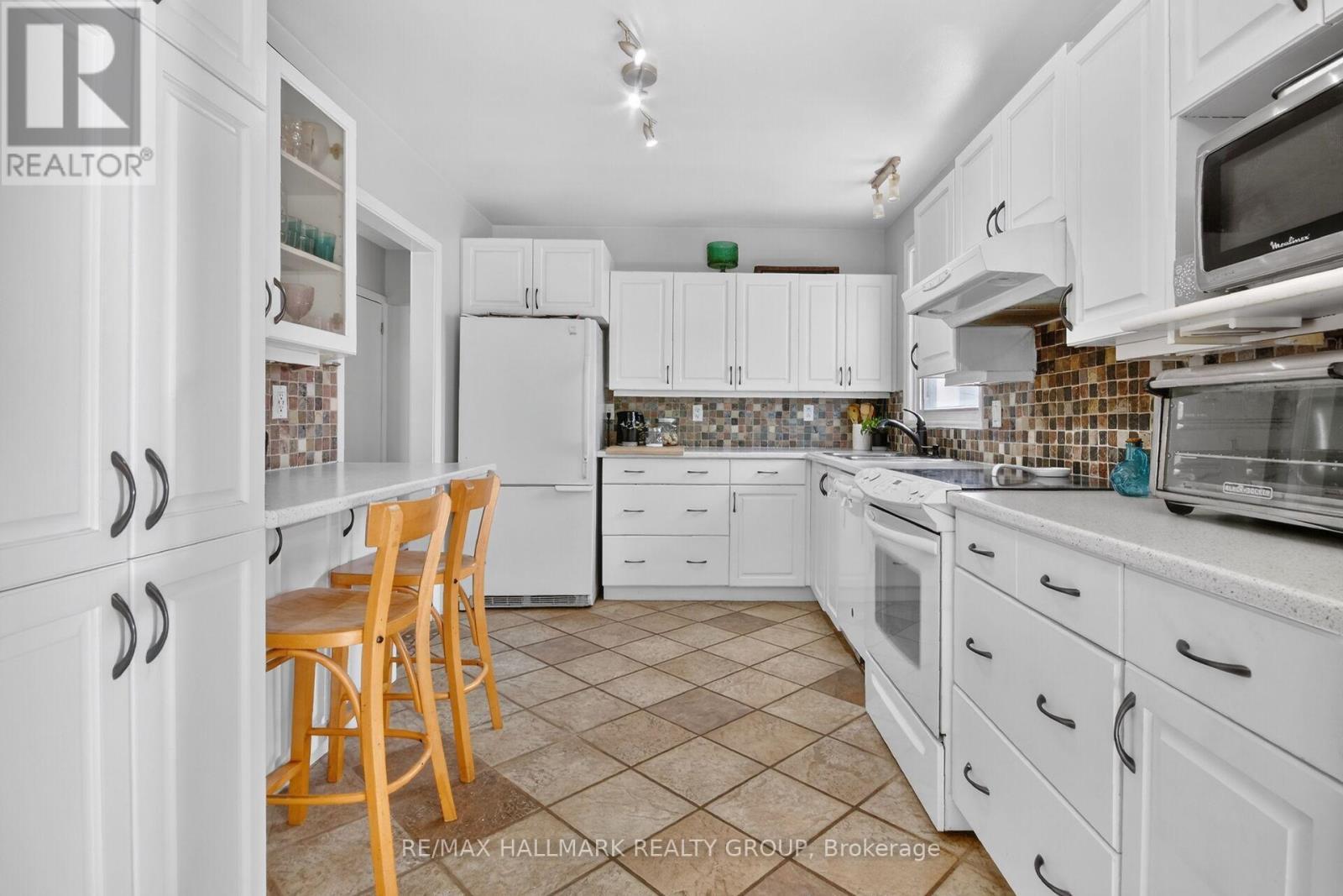 2966 Linton Road, Ottawa, ON - Indoor Photo Showing Kitchen