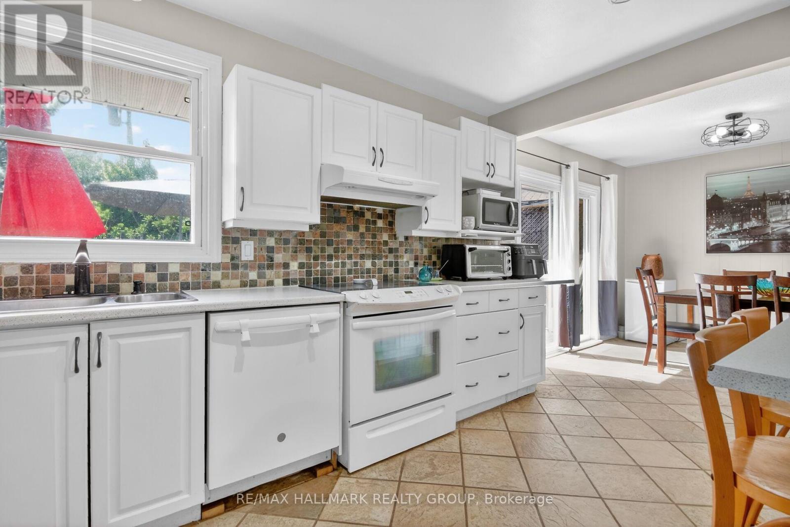 2966 Linton Road, Ottawa, ON - Indoor Photo Showing Kitchen