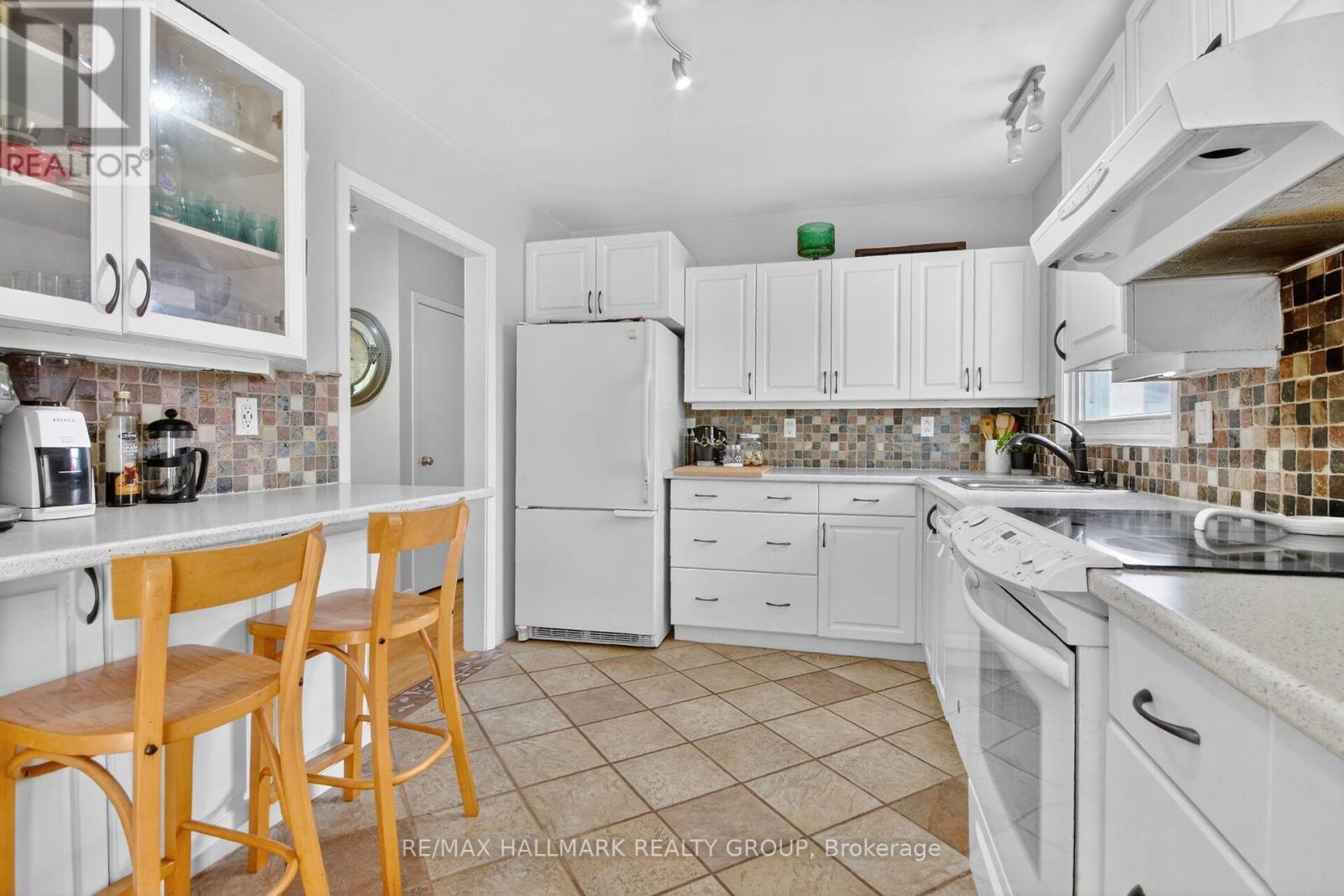 2966 Linton Road, Ottawa, ON - Indoor Photo Showing Kitchen