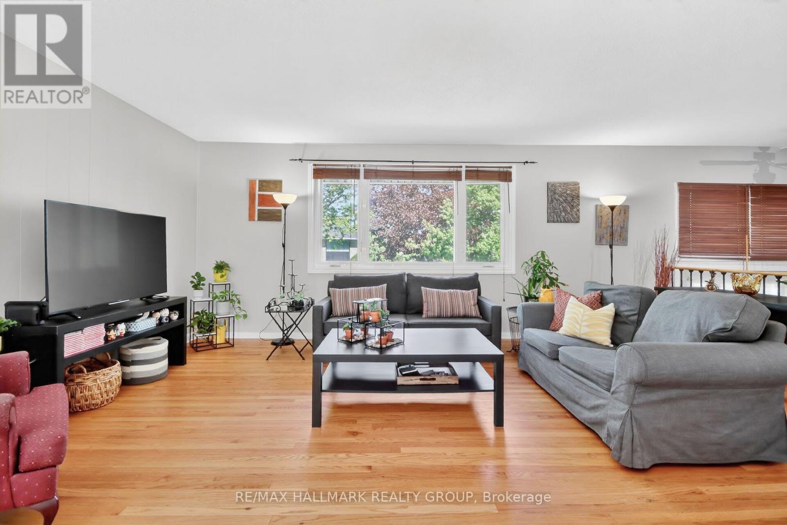 2966 Linton Road, Ottawa, ON - Indoor Photo Showing Living Room