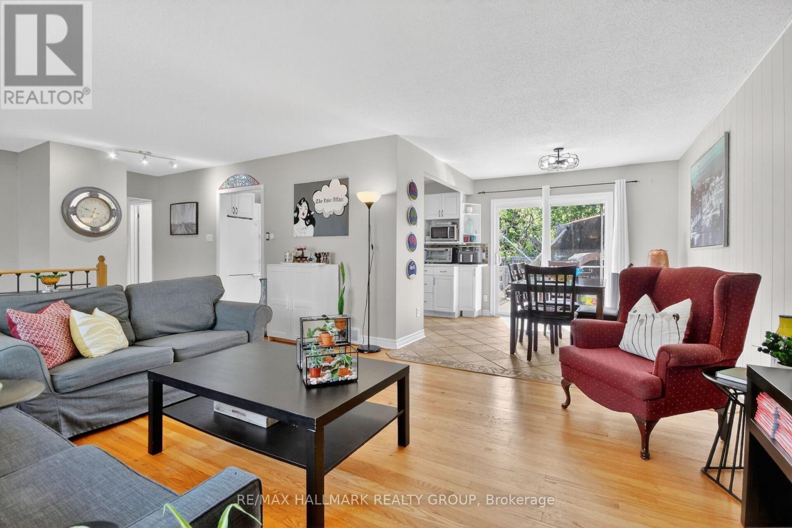 2966 Linton Road, Ottawa, ON - Indoor Photo Showing Living Room