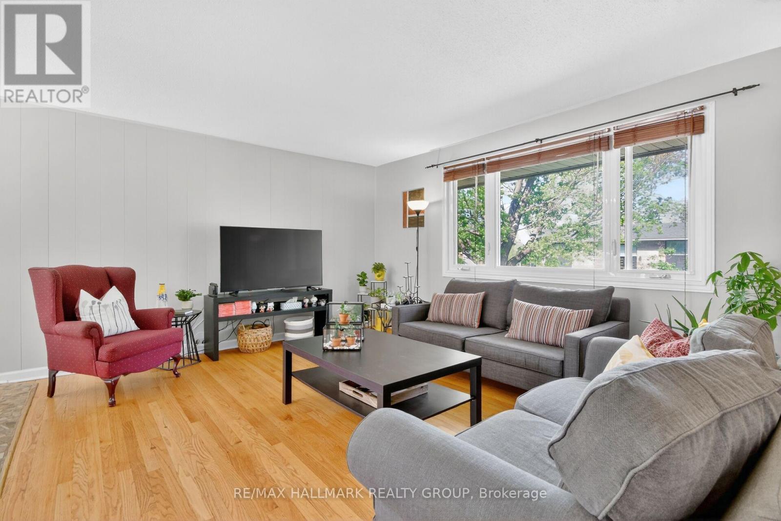 2966 Linton Road, Ottawa, ON - Indoor Photo Showing Living Room