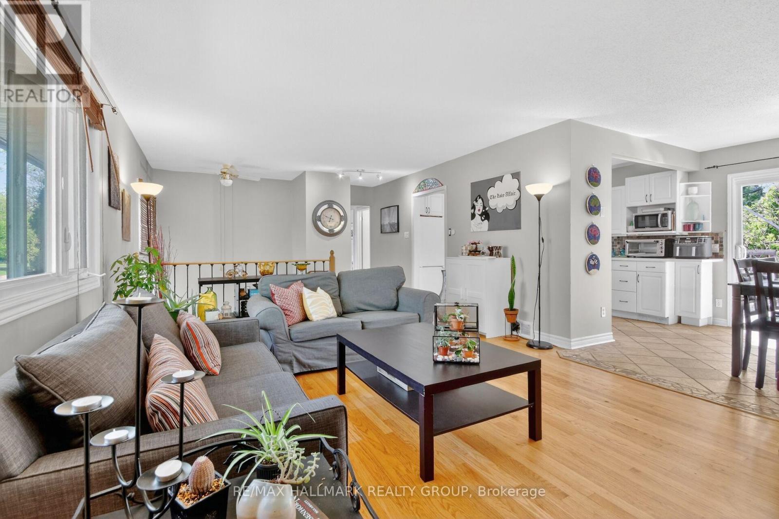 2966 Linton Road, Ottawa, ON - Indoor Photo Showing Living Room