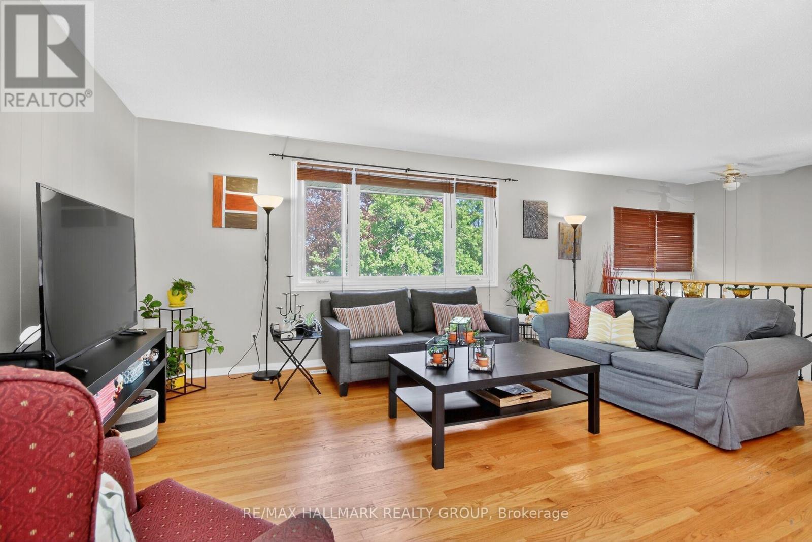 2966 Linton Road, Ottawa, ON - Indoor Photo Showing Living Room