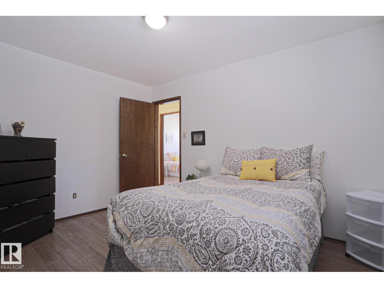 9324 80 Av Nw, Edmonton, AB - Indoor Photo Showing Bedroom