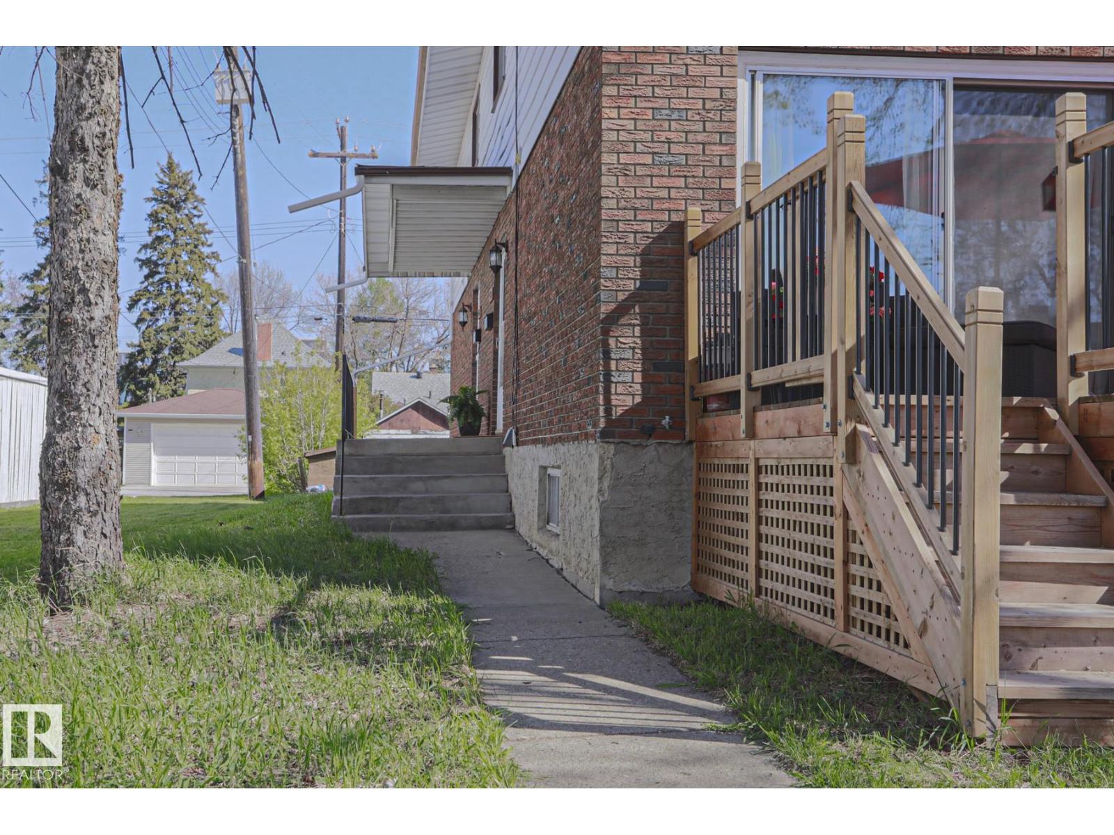 9324 80 Av Nw, Edmonton, AB - Outdoor