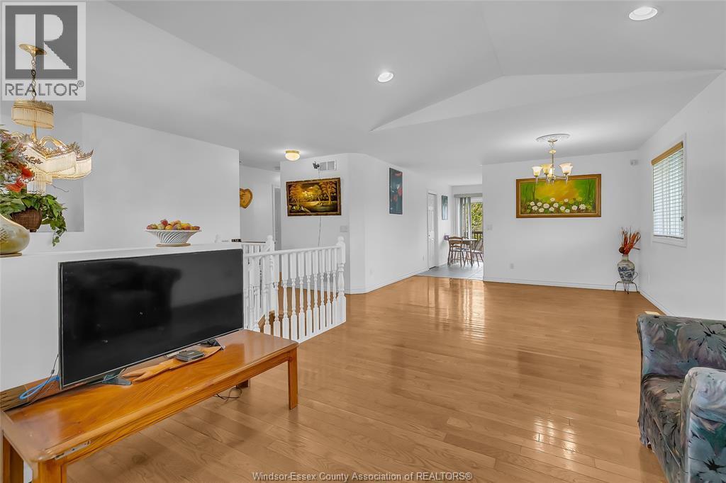 2401 St. Patricks, Windsor, ON - Indoor Photo Showing Living Room
