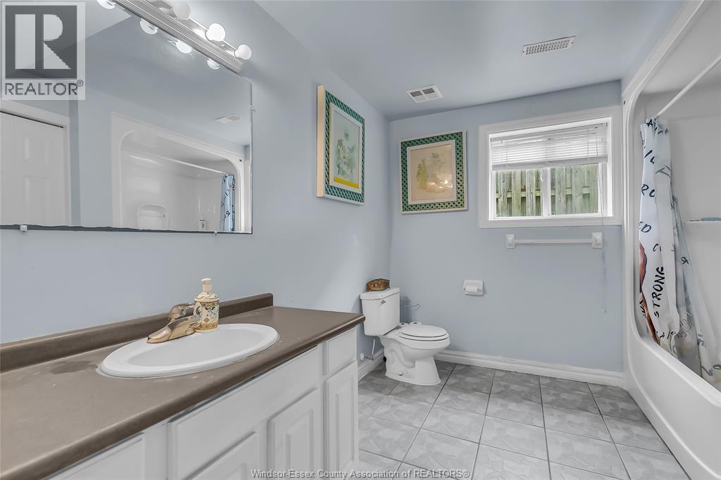 2401 St. Patricks, Windsor, ON - Indoor Photo Showing Bathroom