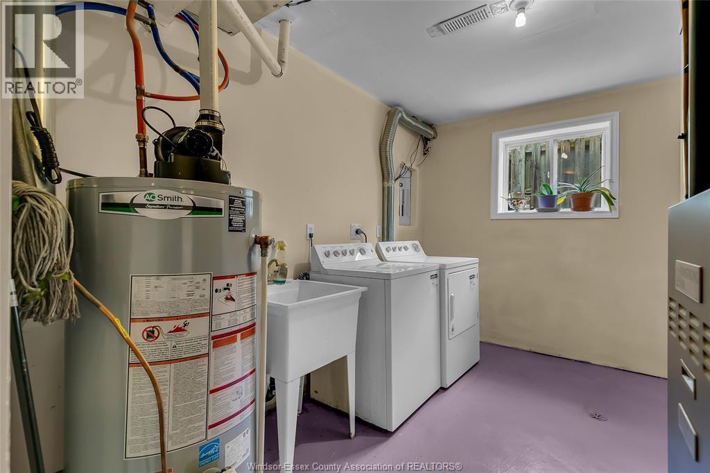 2401 St. Patricks, Windsor, ON - Indoor Photo Showing Laundry Room
