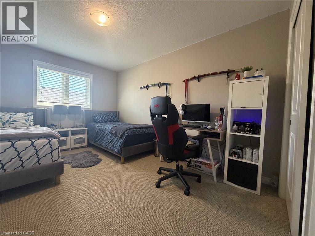 25 Bethune Avenue, Hamilton, ON - Indoor Photo Showing Bedroom