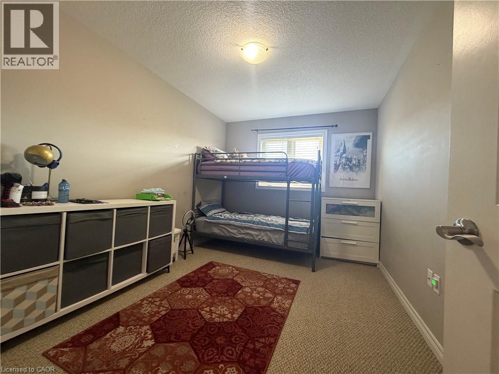 25 Bethune Avenue, Hamilton, ON - Indoor Photo Showing Bedroom