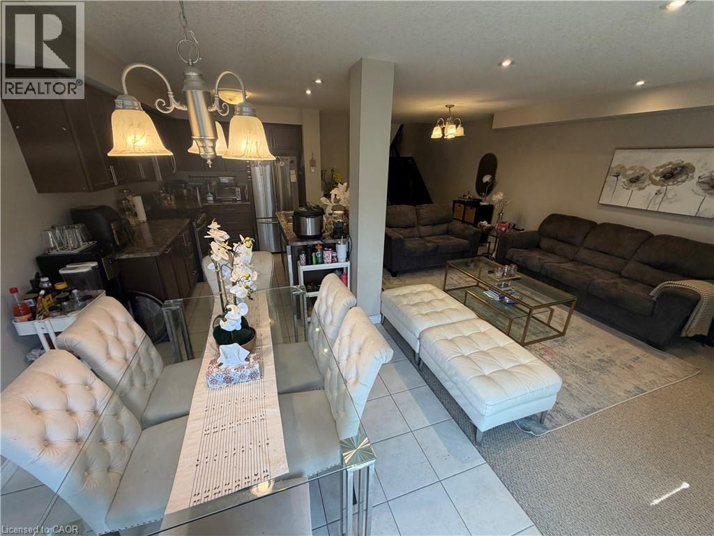 25 Bethune Avenue, Hamilton, ON - Indoor Photo Showing Living Room