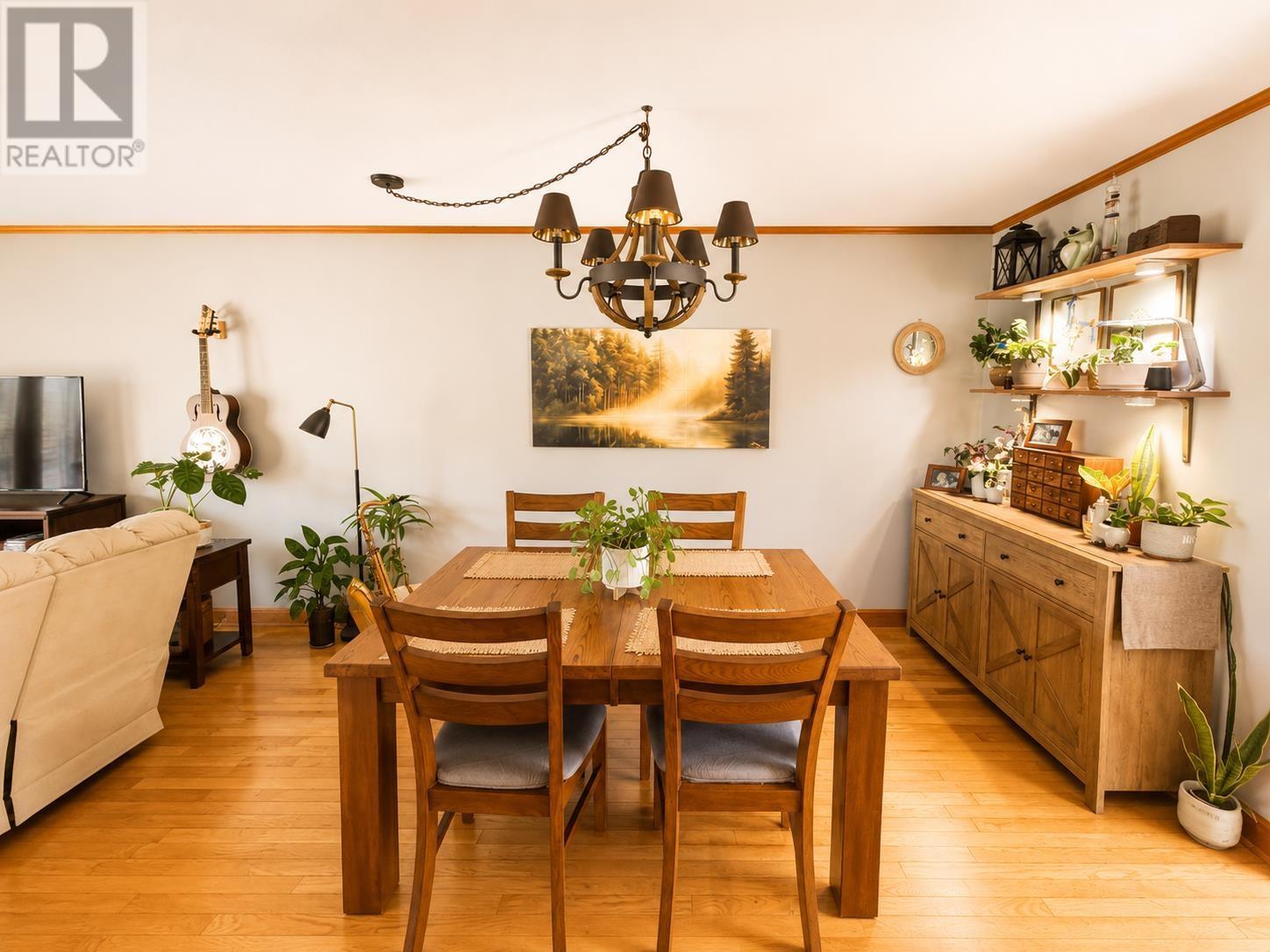 22 Catfish Rd, Wawa, ON - Indoor Photo Showing Dining Room