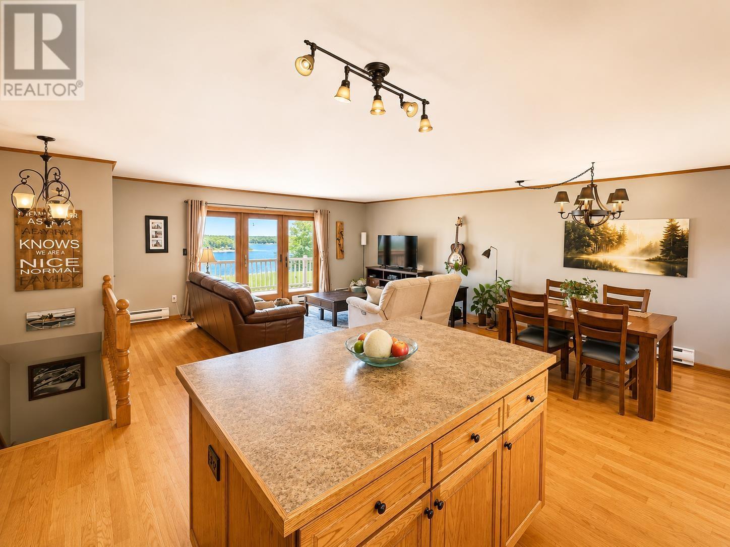 22 Catfish Rd, Wawa, ON - Indoor Photo Showing Dining Room