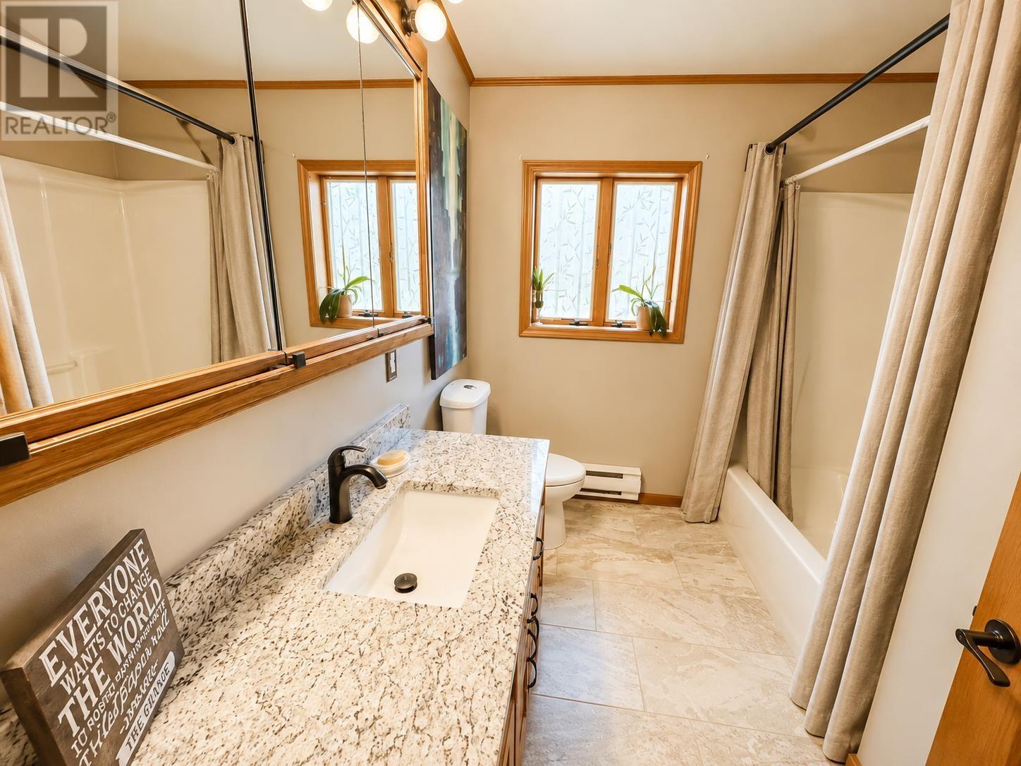 22 Catfish Rd, Wawa, ON - Indoor Photo Showing Bathroom
