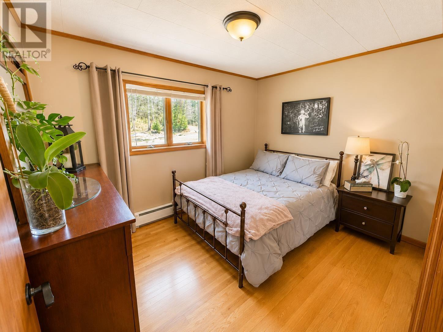 22 Catfish Rd, Wawa, ON - Indoor Photo Showing Bedroom