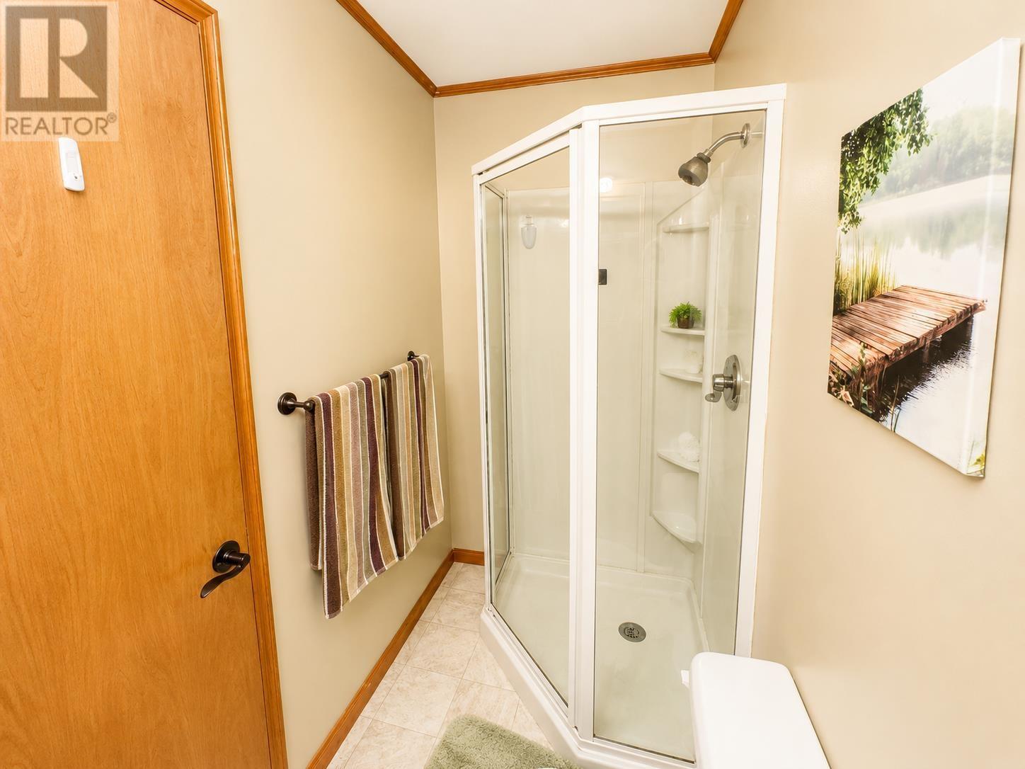 22 Catfish Rd, Wawa, ON - Indoor Photo Showing Bathroom