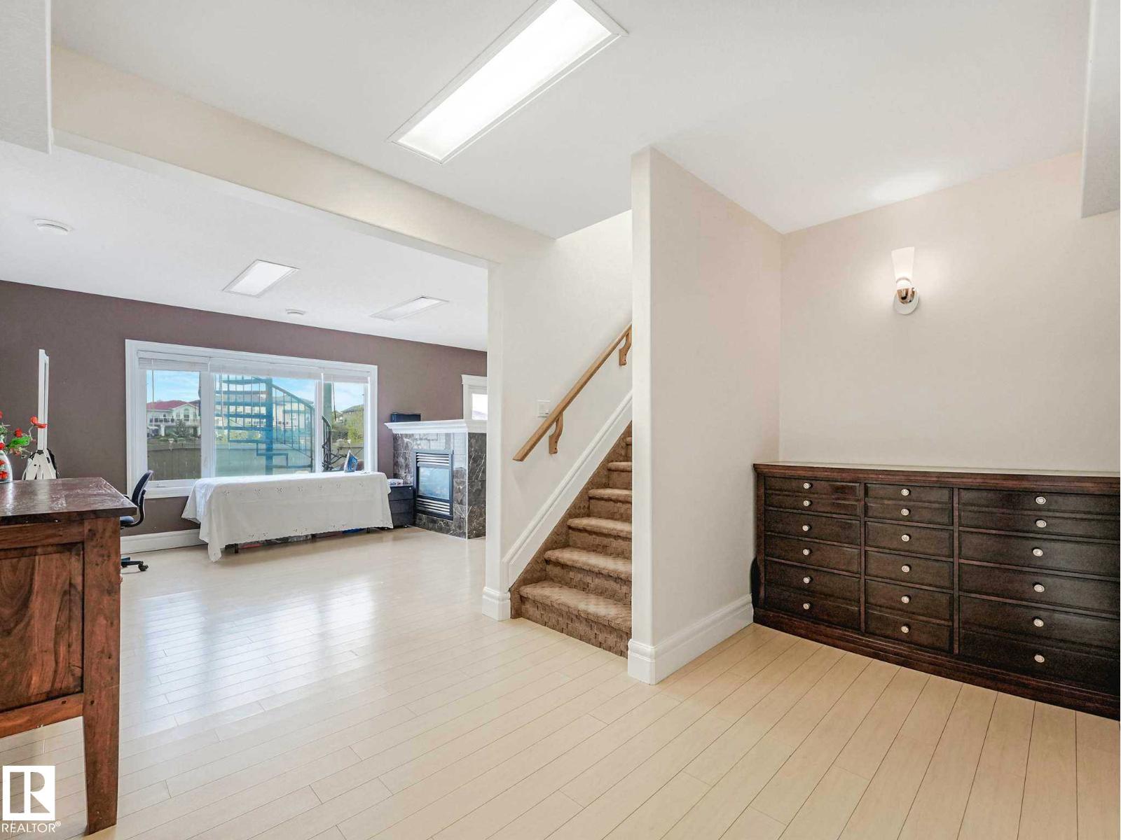7516 161A Av Nw, Edmonton, AB - Indoor Photo Showing Other Room
