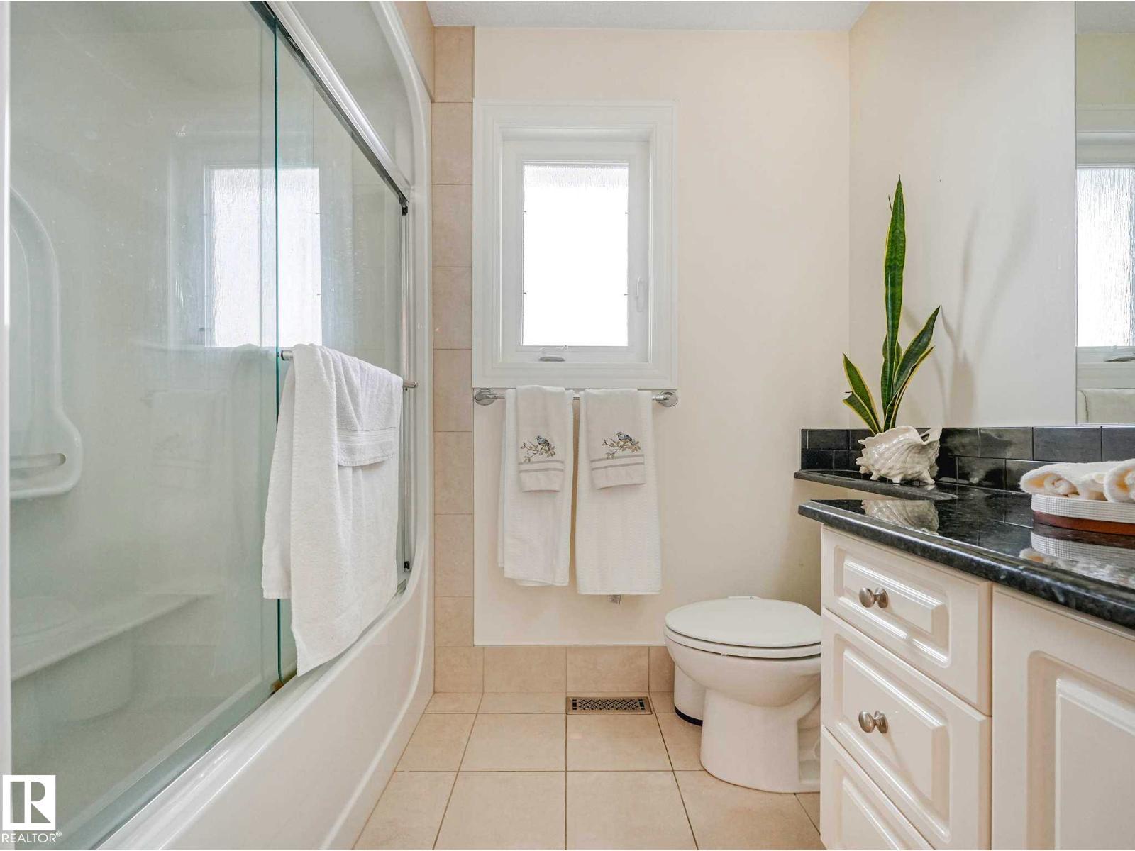 7516 161A Av Nw, Edmonton, AB - Indoor Photo Showing Bathroom