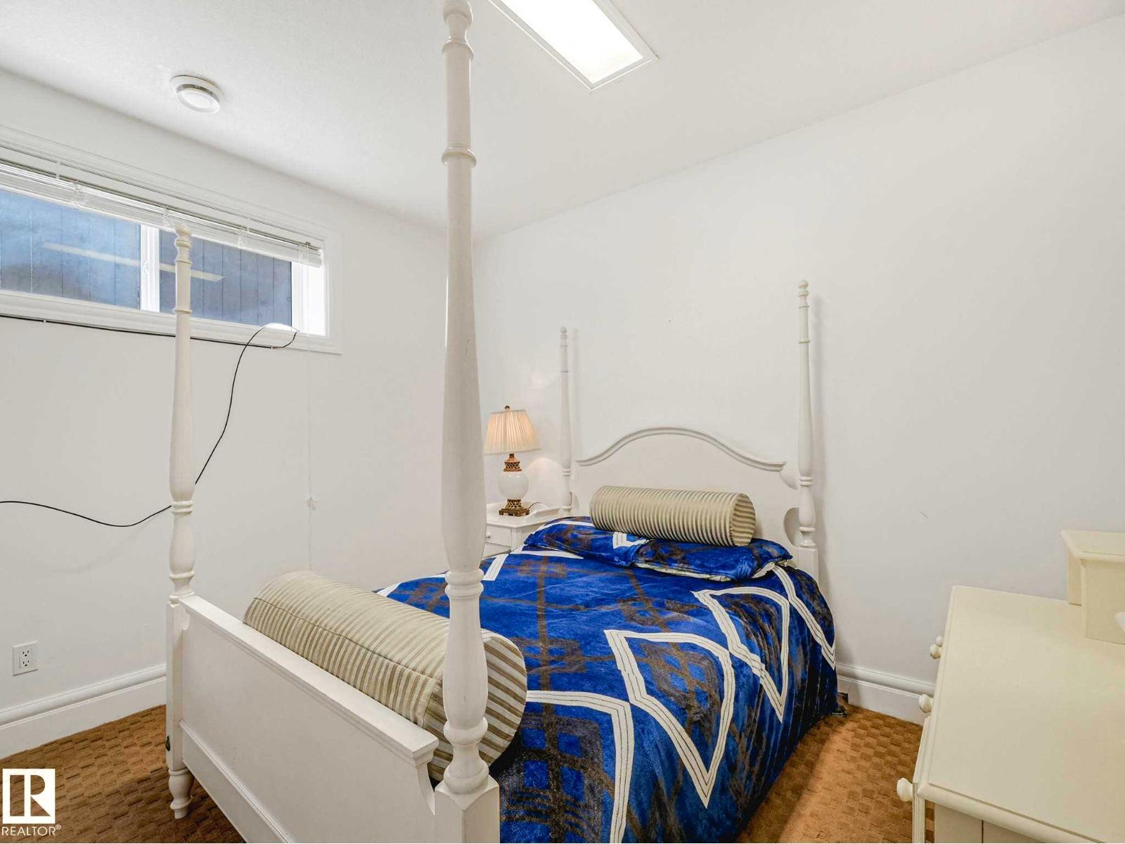 7516 161A Av Nw, Edmonton, AB - Indoor Photo Showing Bedroom