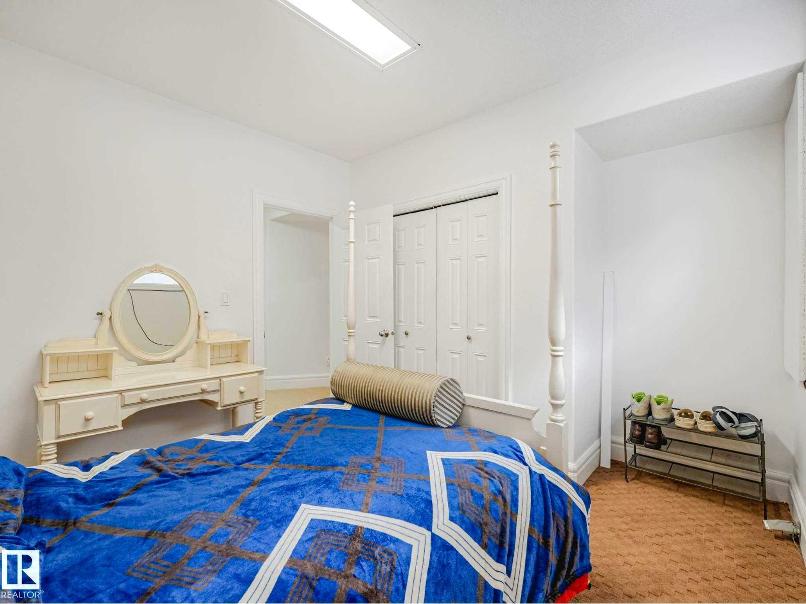 7516 161A Av Nw, Edmonton, AB - Indoor Photo Showing Bedroom