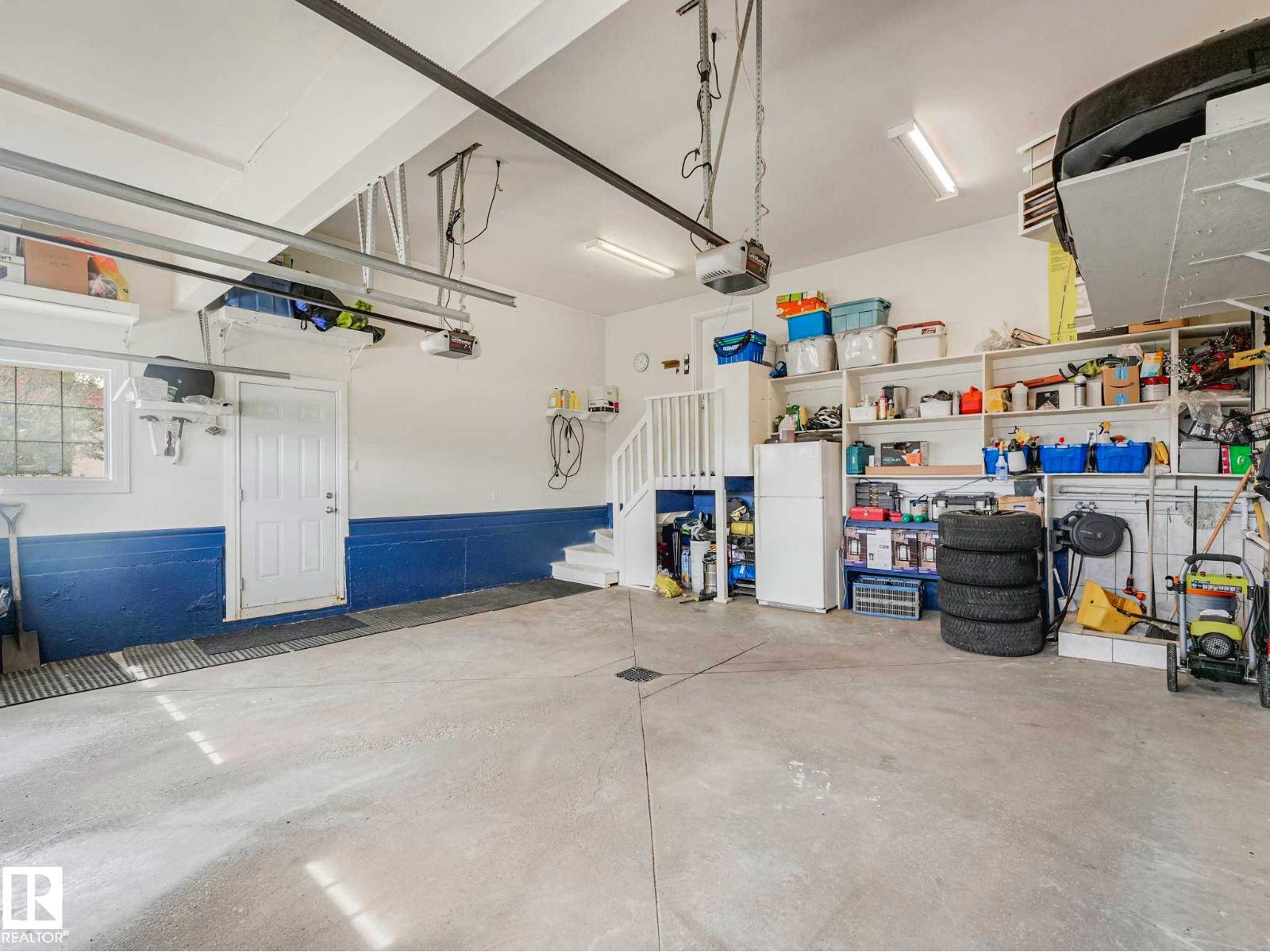 7516 161A Av Nw, Edmonton, AB - Indoor Photo Showing Garage