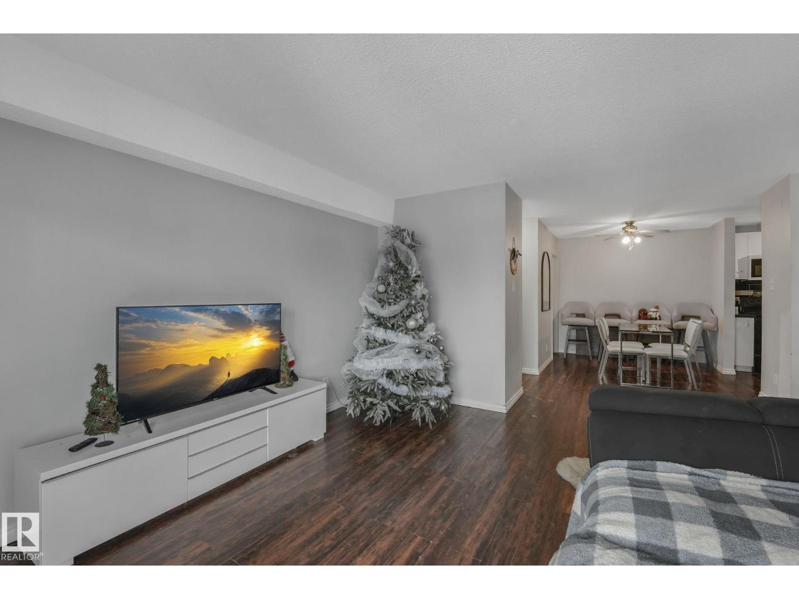 #A7 2808 116 St Nw, Edmonton, AB - Indoor Photo Showing Living Room