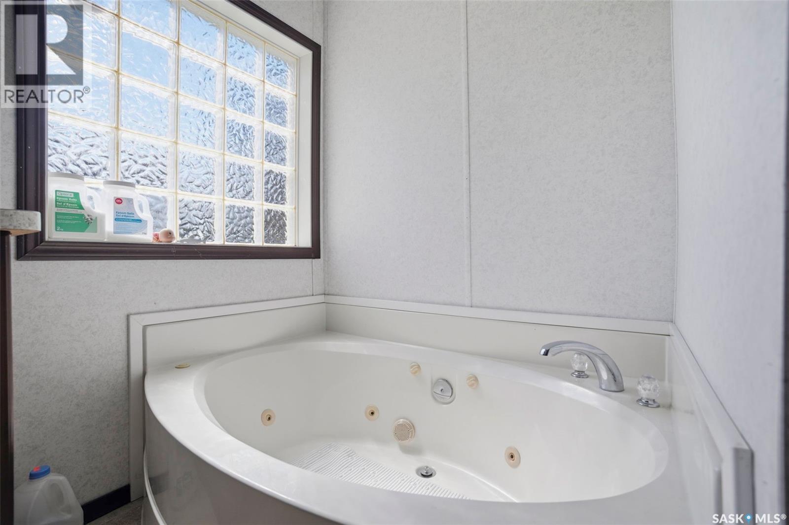 533 3Rd Avenue, Young, SK - Indoor Photo Showing Bathroom