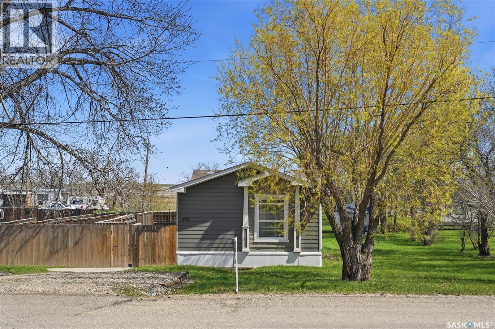 533 3Rd Avenue, Young, SK - Outdoor