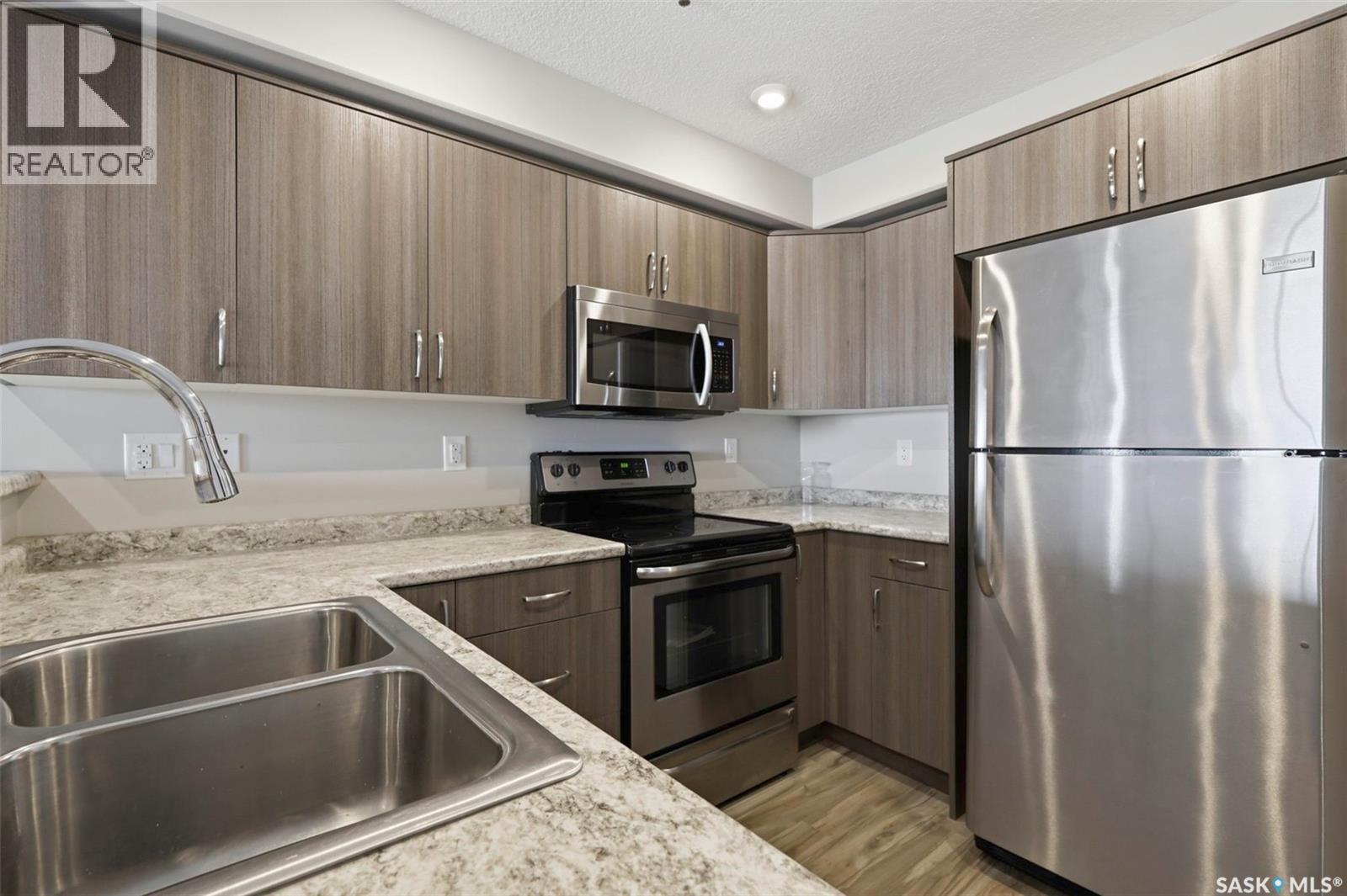 209 915 Kristjanson Road, Saskatoon, SK - Indoor Photo Showing Kitchen With Double Sink