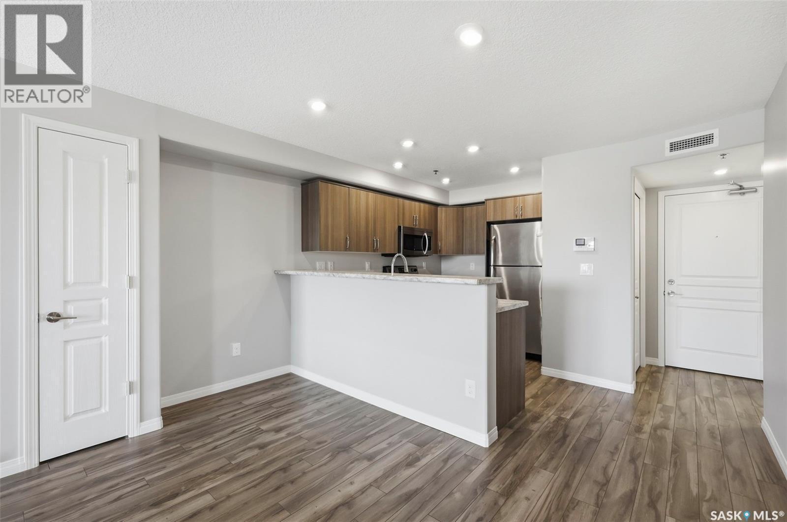 209 915 Kristjanson Road, Saskatoon, SK - Indoor Photo Showing Kitchen