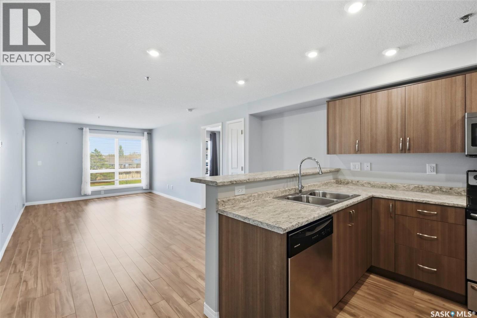 209 915 Kristjanson Road, Saskatoon, SK - Indoor Photo Showing Kitchen With Double Sink