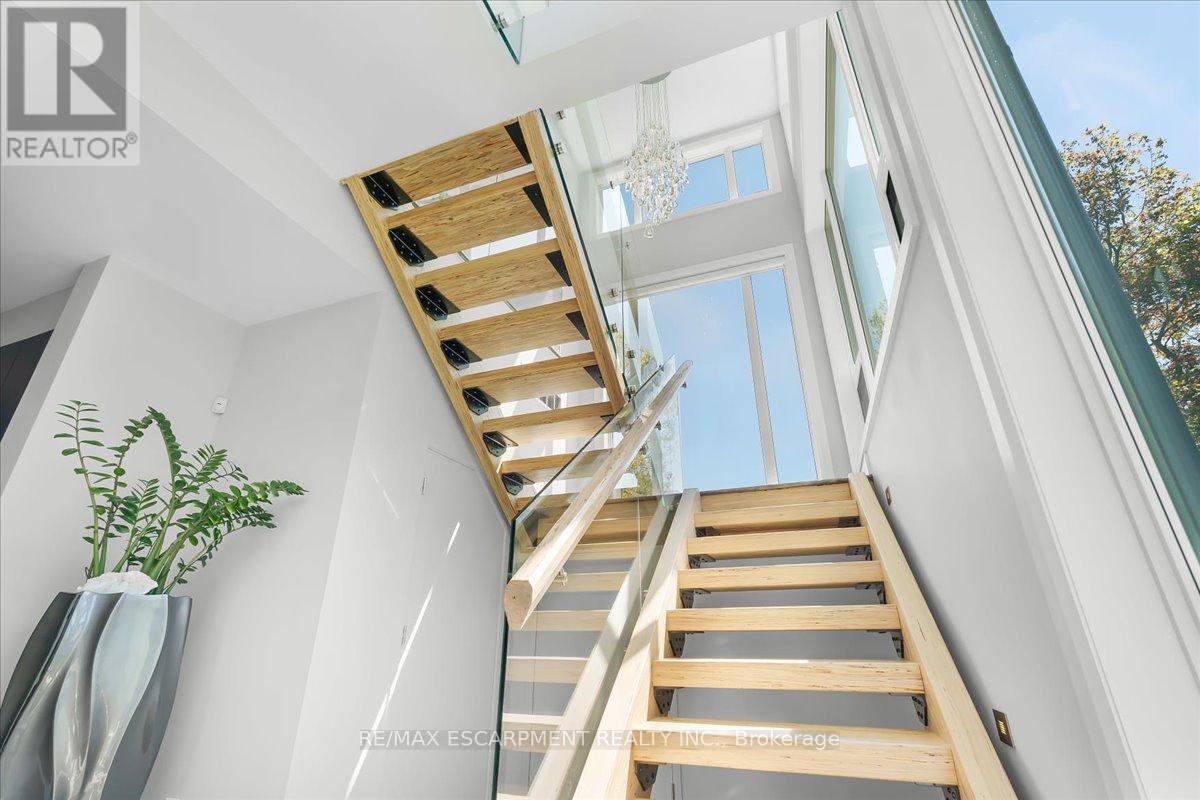 1309 Beaufort Drive, Burlington, ON - Indoor Photo Showing Other Room