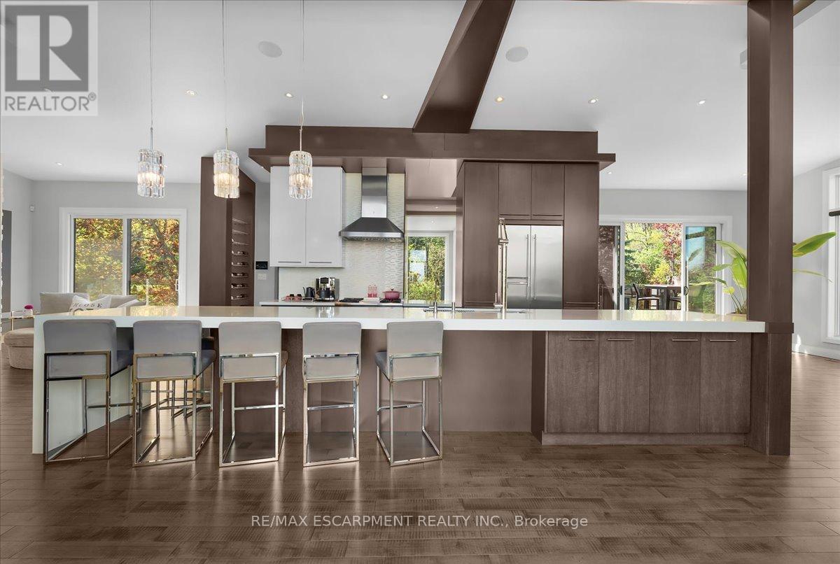 1309 Beaufort Drive, Burlington, ON - Indoor Photo Showing Kitchen With Upgraded Kitchen