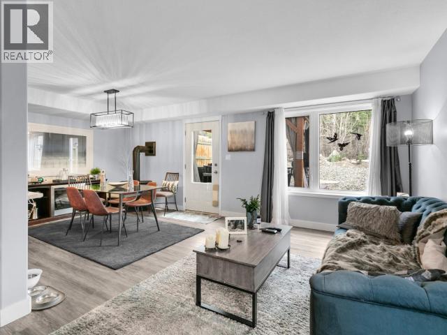 A-45 Drift Drive, Whitehorse, YT - Indoor Photo Showing Living Room