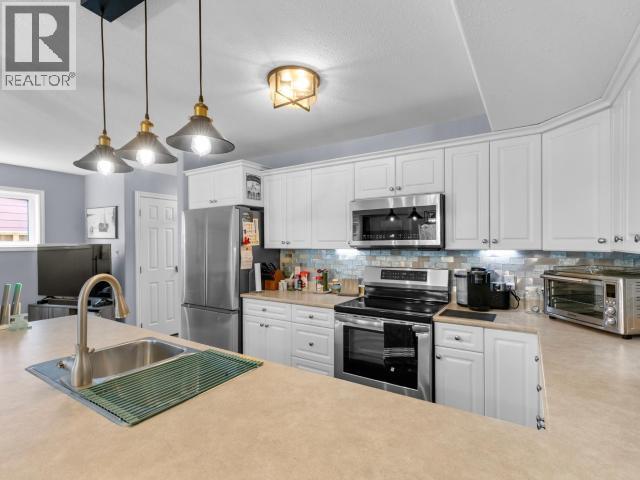 A-45 Drift Drive, Whitehorse, YT - Indoor Photo Showing Kitchen With Double Sink