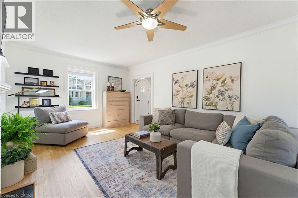 45 Middleton Street, Cambridge, ON - Indoor Photo Showing Living Room