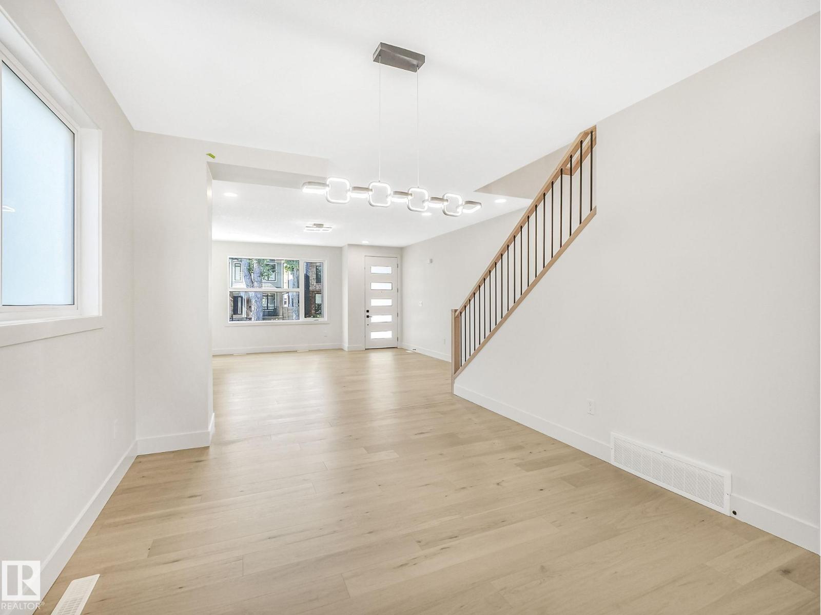 10963 129 St Nw, Edmonton, AB - Indoor Photo Showing Other Room