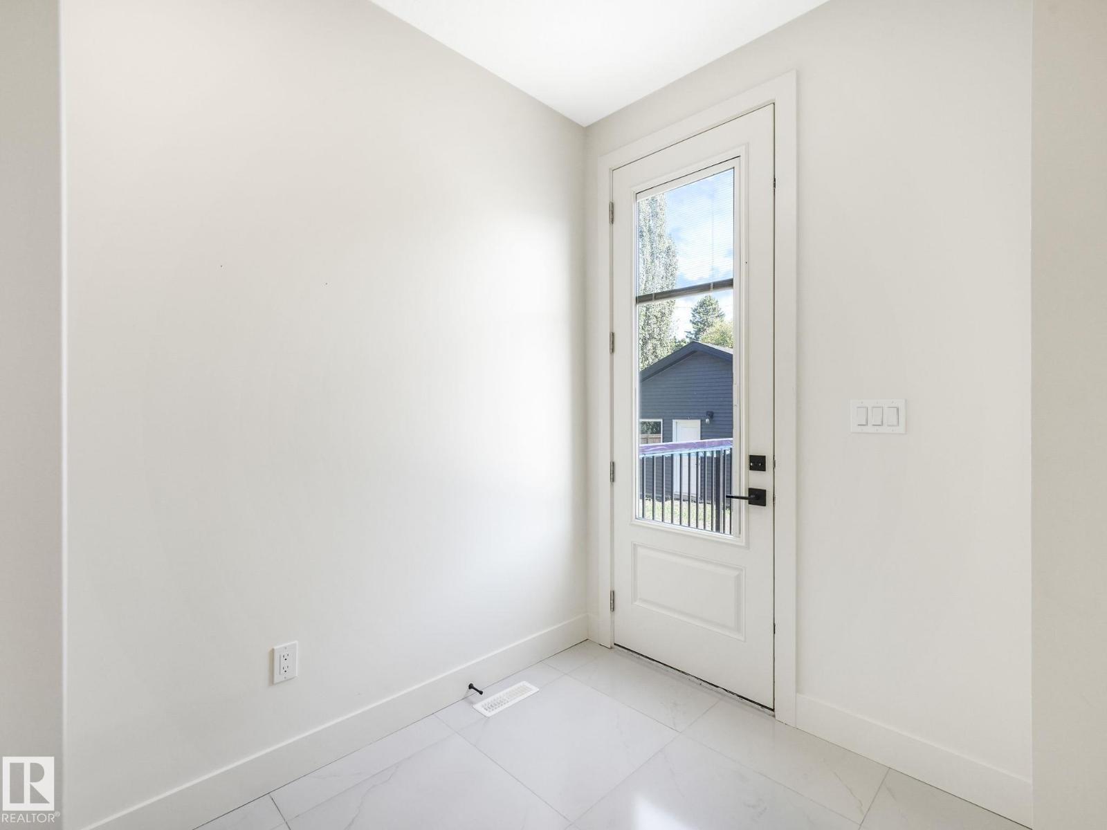 10963 129 St Nw, Edmonton, AB - Indoor Photo Showing Other Room