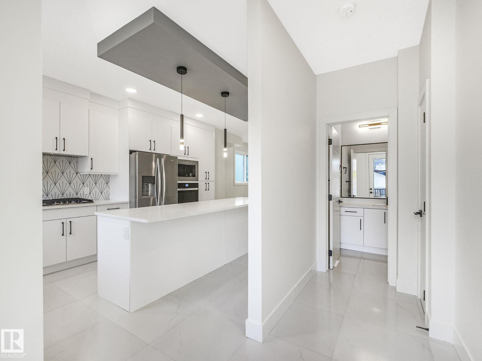 10963 129 St Nw, Edmonton, AB - Indoor Photo Showing Kitchen With Upgraded Kitchen