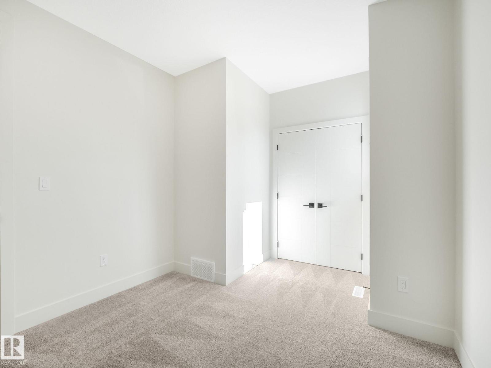 10963 129 St Nw, Edmonton, AB - Indoor Photo Showing Other Room