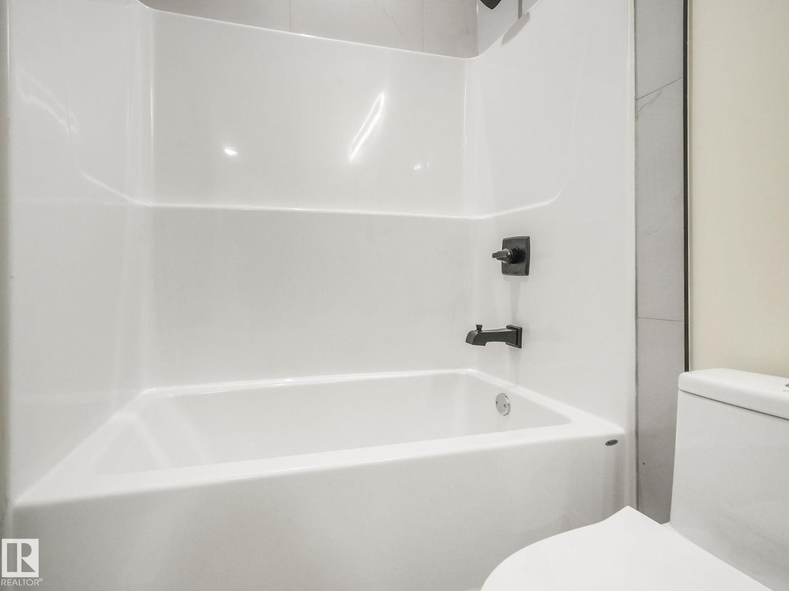10963 129 St Nw, Edmonton, AB - Indoor Photo Showing Bathroom