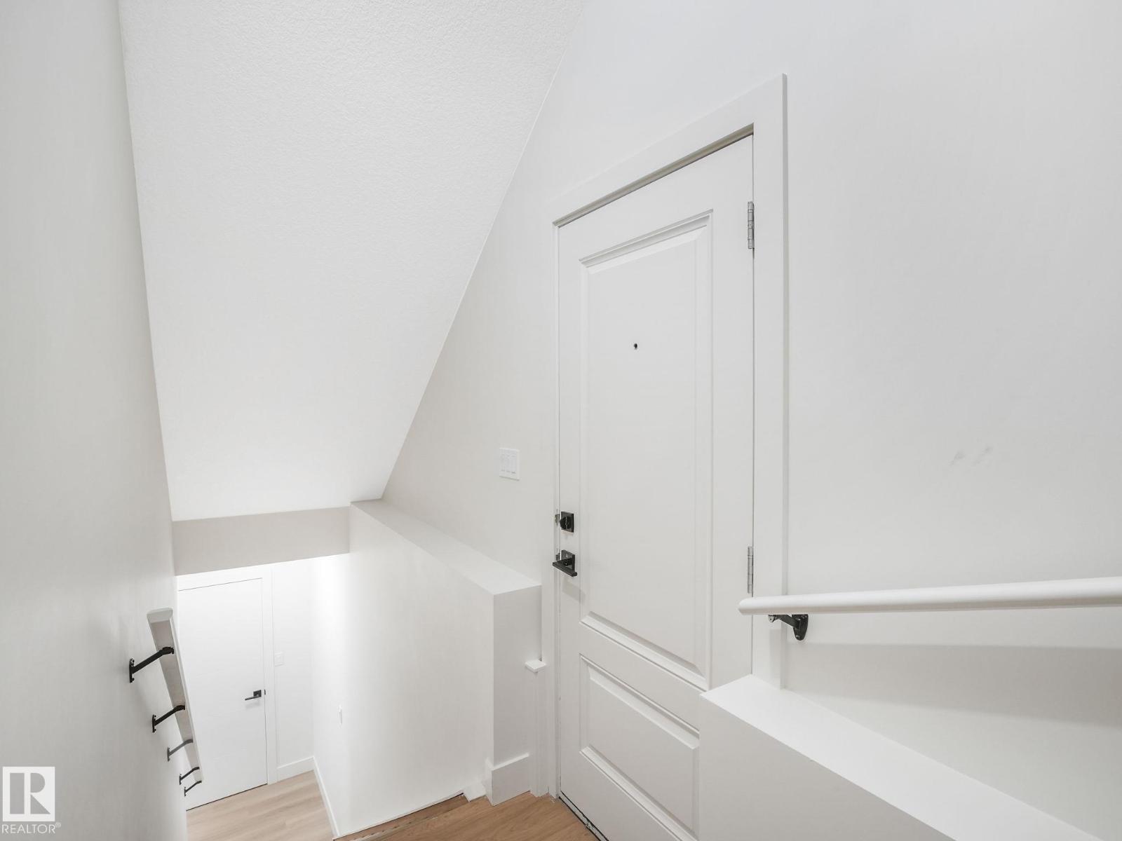 10963 129 St Nw, Edmonton, AB - Indoor Photo Showing Other Room