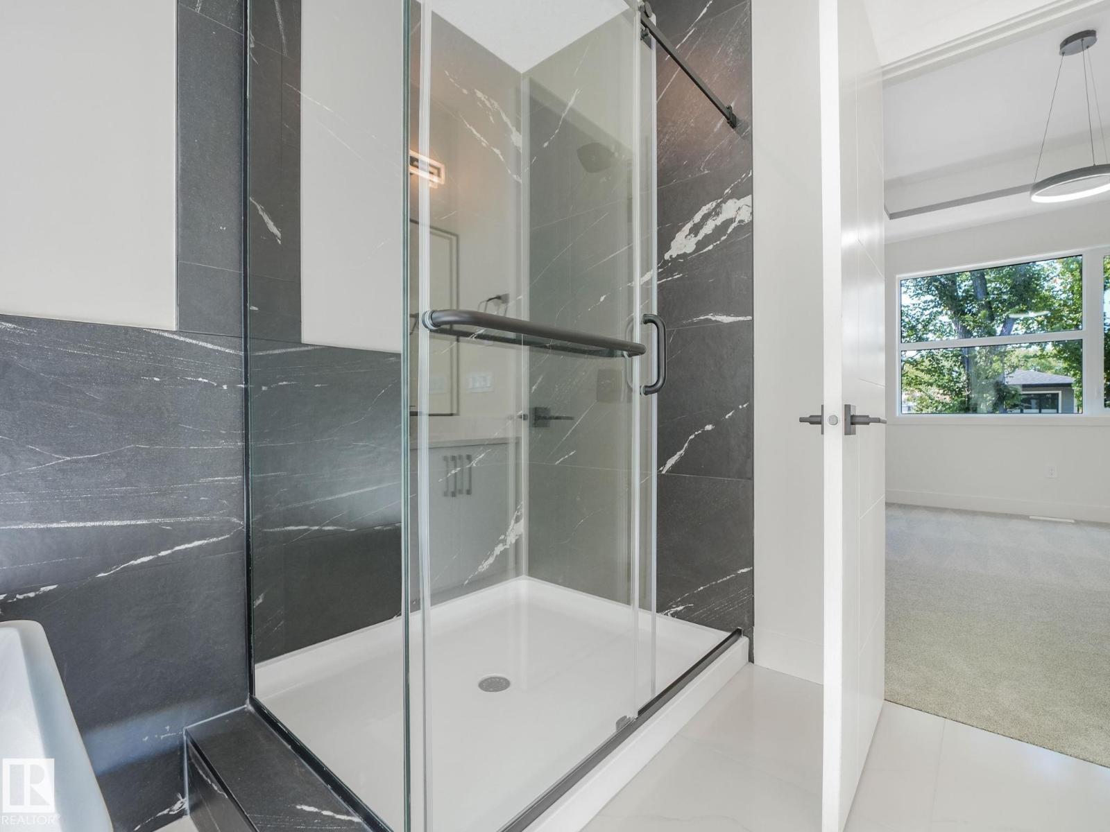 10963 129 St Nw, Edmonton, AB - Indoor Photo Showing Bathroom