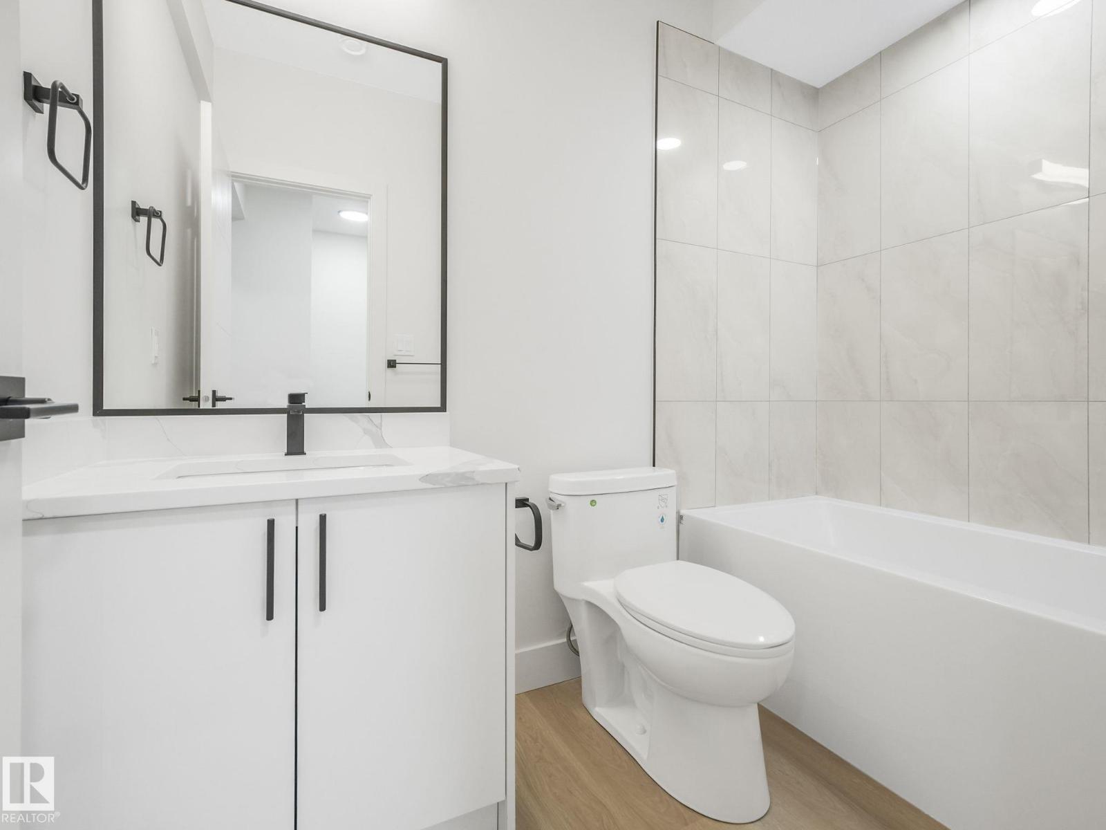 10963 129 St Nw, Edmonton, AB - Indoor Photo Showing Bathroom