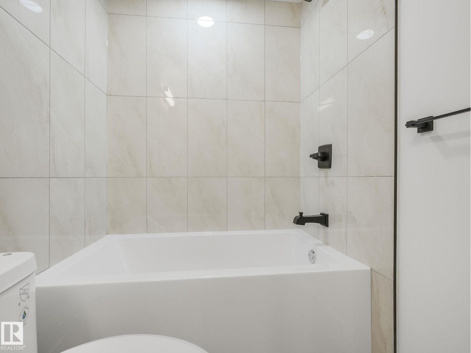 10963 129 St Nw, Edmonton, AB - Indoor Photo Showing Bathroom