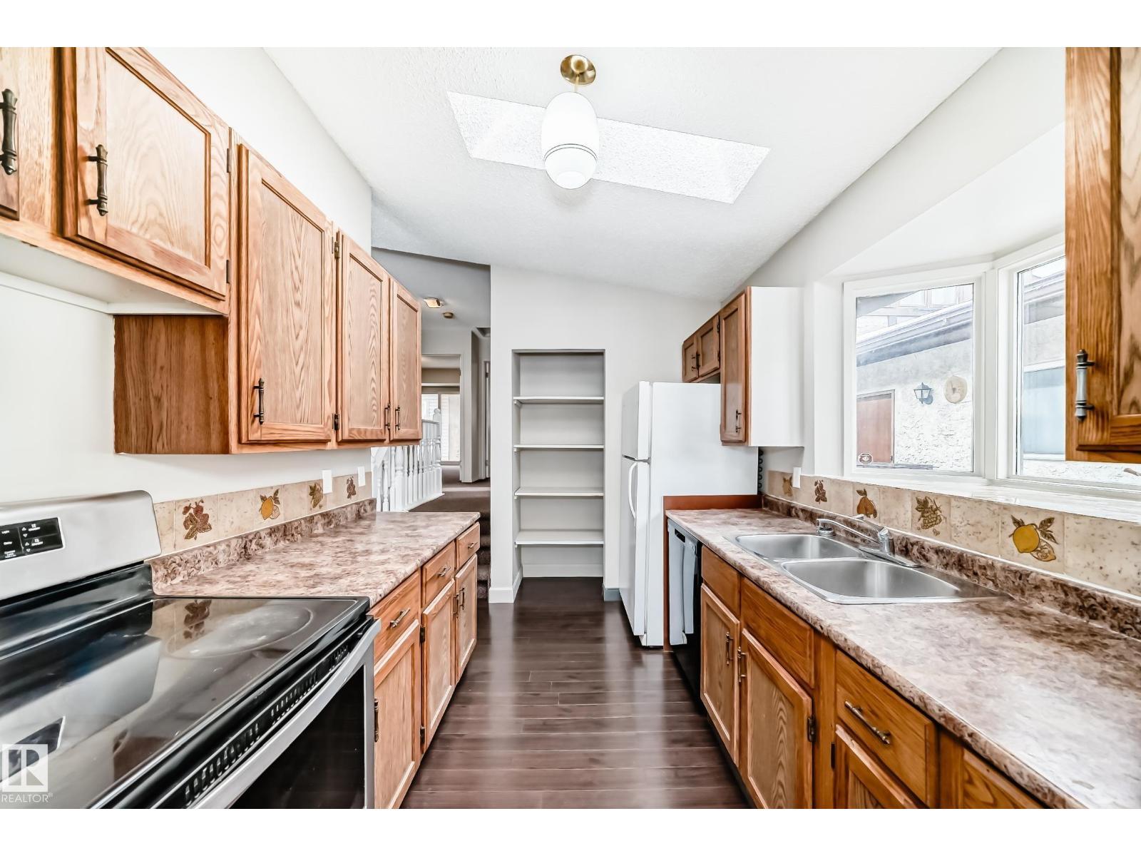 8516 190 St Nw, Edmonton, AB - Indoor Photo Showing Kitchen With Double Sink